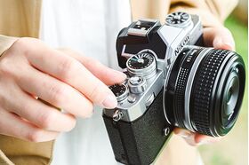 Nikon Z fc (Silver) Kit (Z DX 16-50mm VR SL) & (Z DX 50-250mm VR) — 1169€ Photo Emporiki