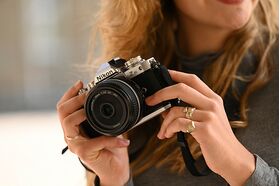 Nikon Z fc (Silver) Kit (Z DX 16-50mm VR SL) & (Z DX 50-250mm VR) — 1169€ Photo Emporiki