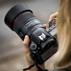 Canon EF 85mm f/1.4L IS USM Φακός — 1628€ Photo Emporiki